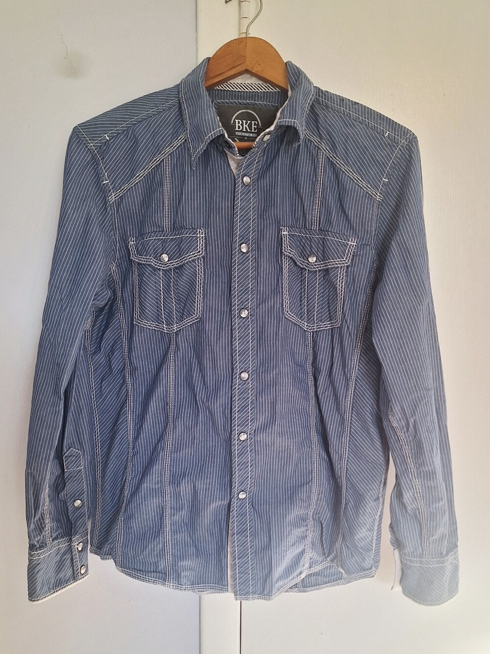 BKE Men’s Blue & White Pinstripe Button-Down Shirt Size Medium